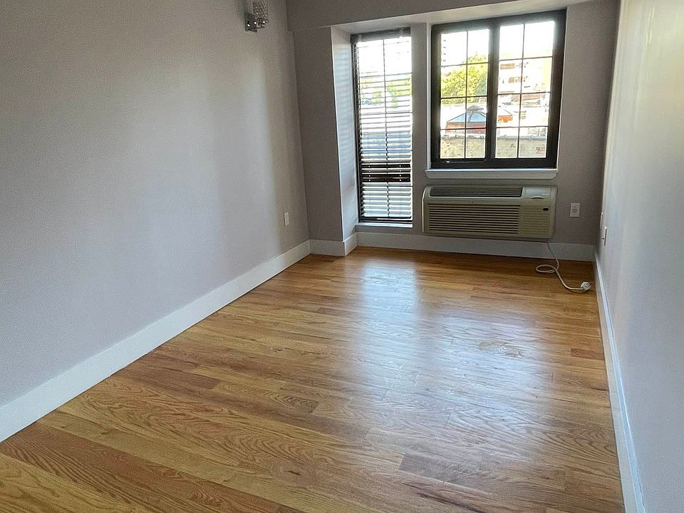 2nd image of 121 Jefferson Ave APT 3