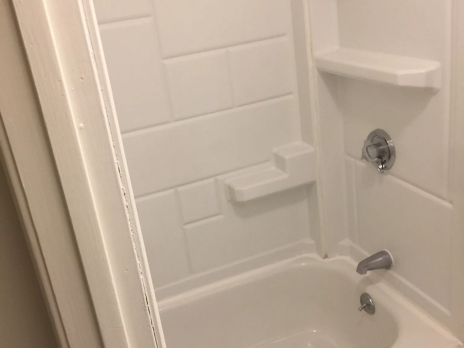 3 bed, 1000 sqft, $2,299 — Photo 2