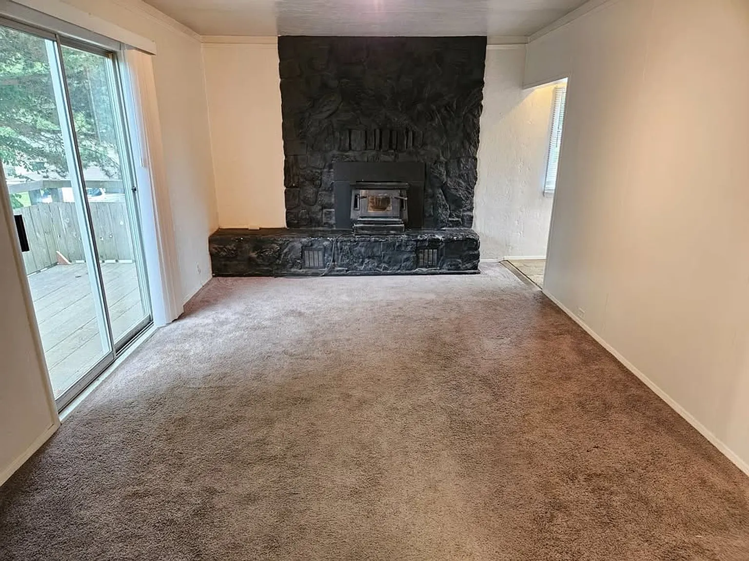 2 bedroom with fully fenced yard in bremerton, close to everything — Photo 2