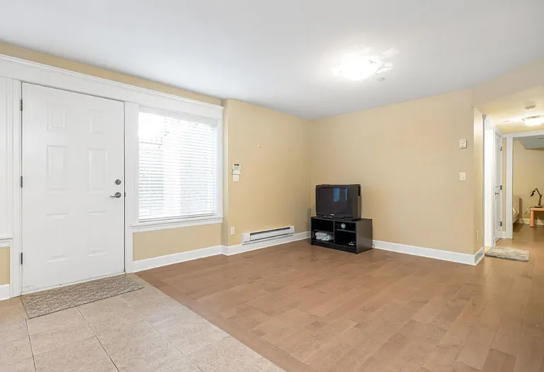 3428 Trafalgar St #BASEMENT — Photo 2