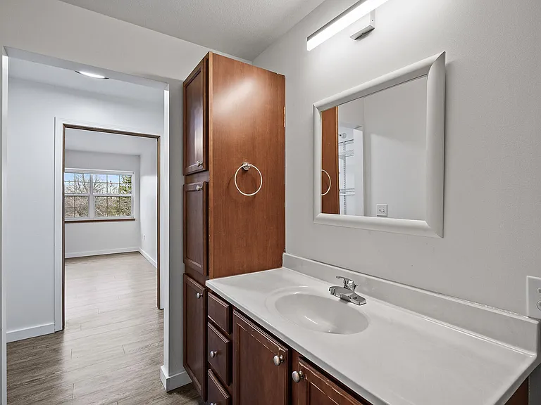 500 W Franklin Ave — Photo 10