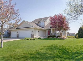 1965 Cardinal Dr, Shakopee, MN 55379