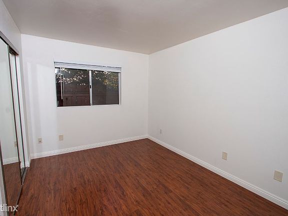 4th image of 4523 Winona Ave #A