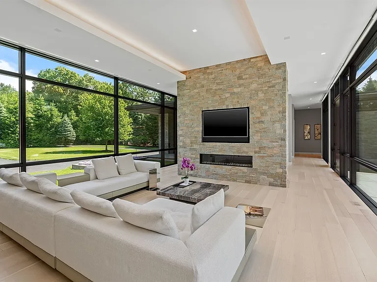 63 Sylvan Ln — Photo 11