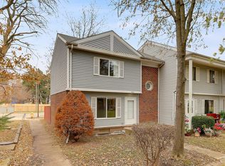 401 Yorkshire Sq, Bolingbrook, IL 60440