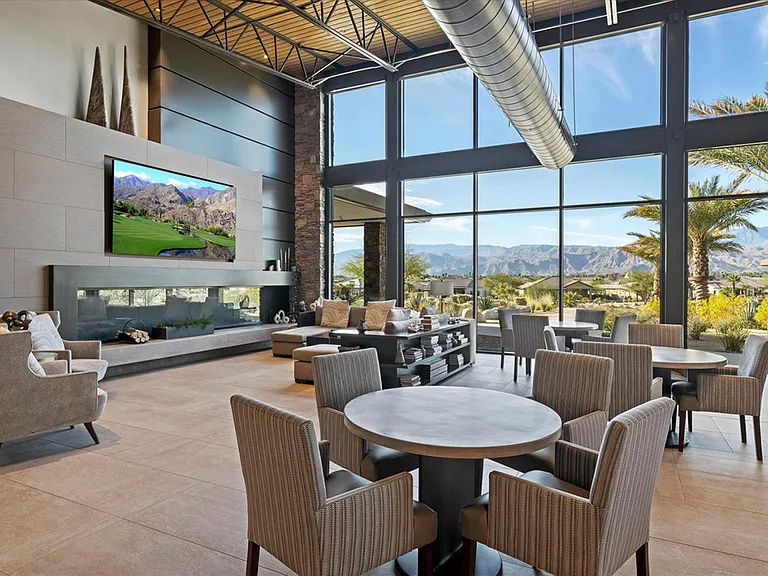 Community Bar/Dining Area