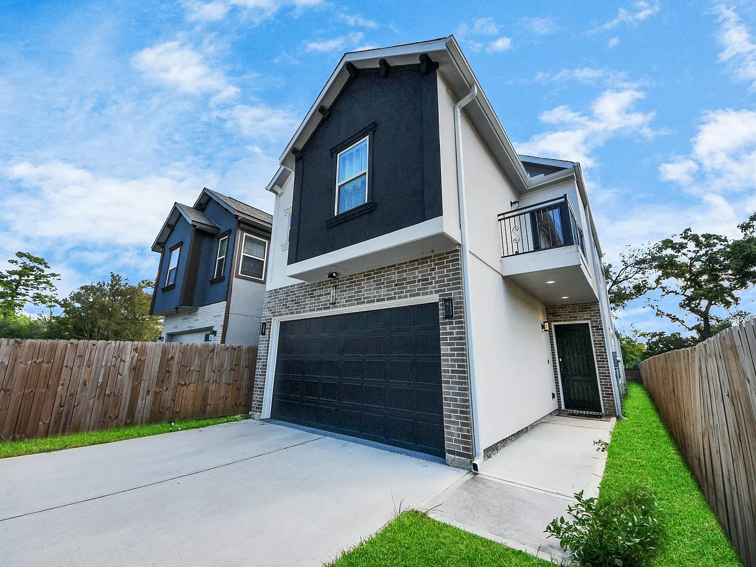 3 bed, 2.5 bath, 2132 sqft, $2,500 — Photo 3