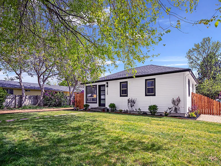 1309 W Melrose St — Photo 24