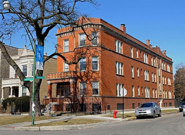 1st image of 3300 W Palmer St Front 1