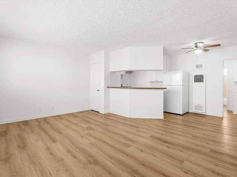 4458 Woodman Ave #8 — Photo 1