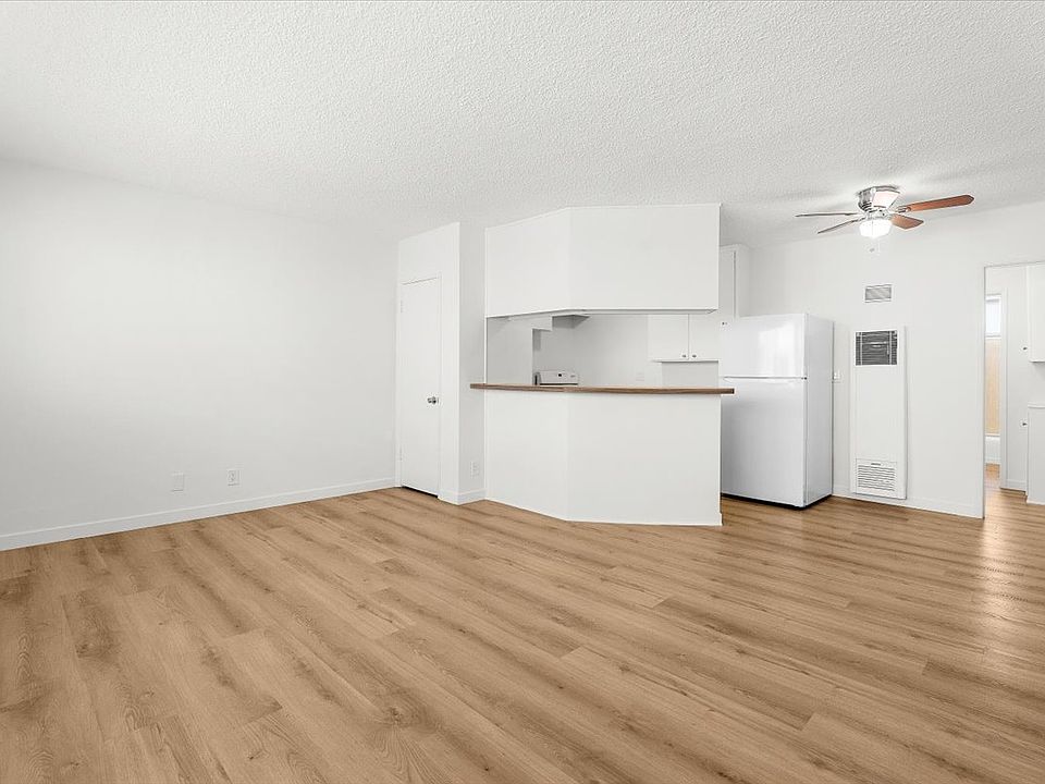 1st image of 4458 Woodman Ave APT 8