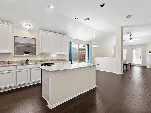4th image of 2356 Aurora Dr