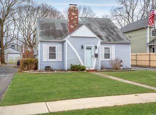 12 Irving Pl, Islip Terrace, NY 11752