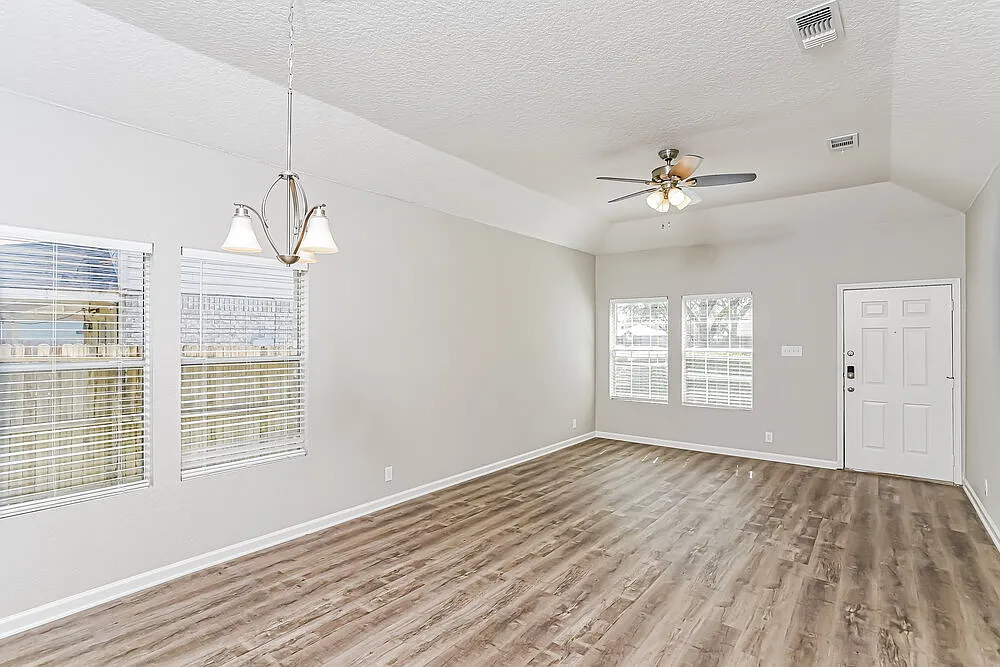4 bed, 2.0 bath, 1710 sqft, $1,930 — Photo 3