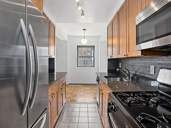 3rd image of 235 Adams St APT 8C