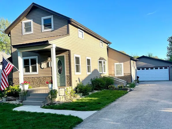 132 E Scott St, Seneca, IL 61360