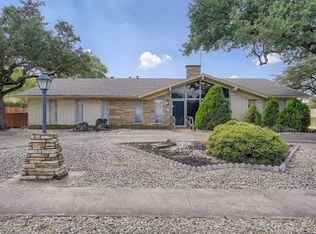 7 Country Club Ct, Pantego, TX 76013