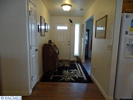 4th image of 1035 SW Latour Peak St