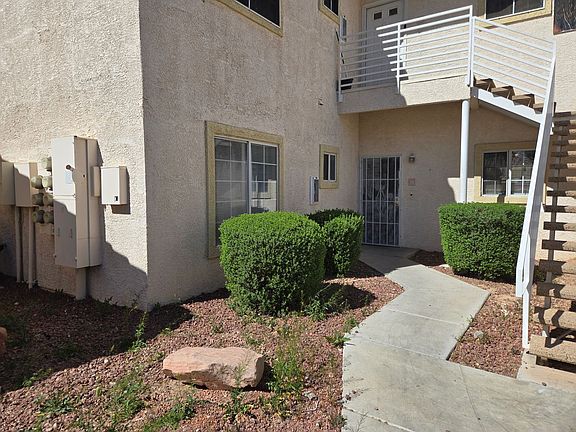 2nd image of 1900 N Torrey Pines Dr Unit 118