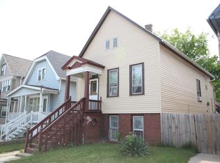 2451 S 11th St, Milwaukee, WI 53215
