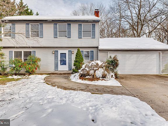 3rd image of 517 Stockbridge Ct