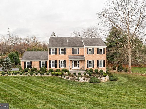2nd image of 406 Beaumont Cir