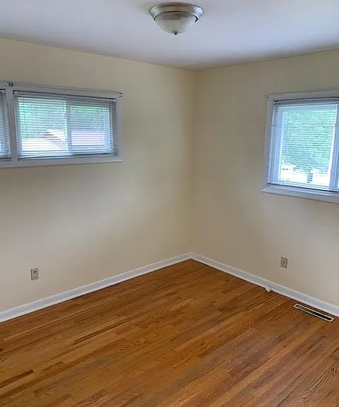 1302 Lyndale Dr — Photo 8