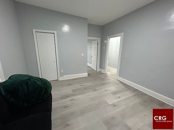 3rd image of 21 Weston St
