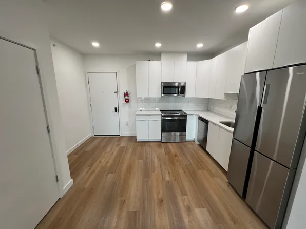 174 West 7th Street image 2 of 26