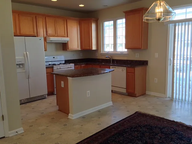4665 Carisbrooke Ln — Photo 4