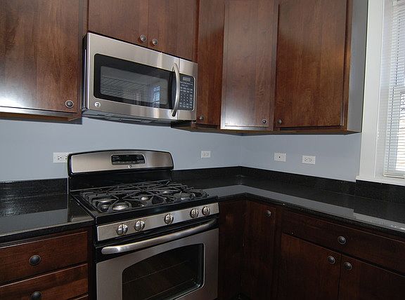 4th image of 2453 W Arthur Ave #G