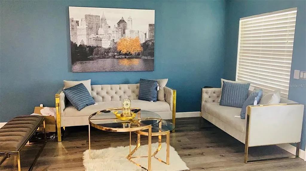 3 bed, 2.0 bath, 1035 sqft, $2,350 — Photo 3