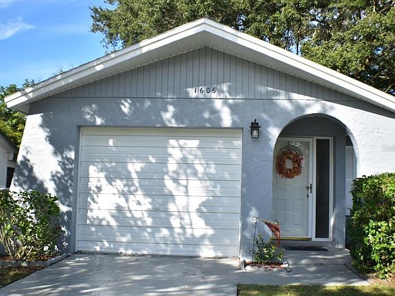 3rd image of 1606 Greenwood Dr