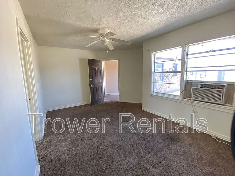 2101 W 10th St #7 — Photo 12