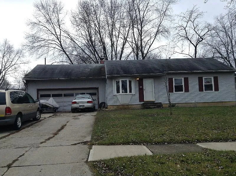 695 Andrew Ave photo 1