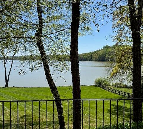 3rd image of 2239 Lake Ln