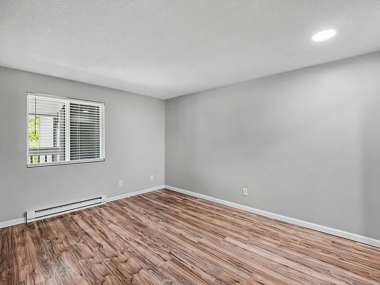 River Court Apartments - Updated Units With A View! — Photo 20
