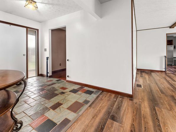 4048 Fairmont Rd, Morgantown, WV 26501