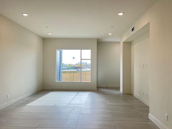 4th image of 2241 Skylar Pl