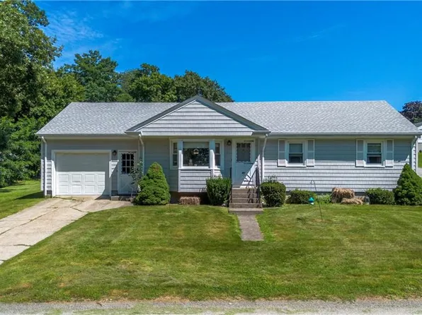 40 Church St, Tiverton, RI 02878