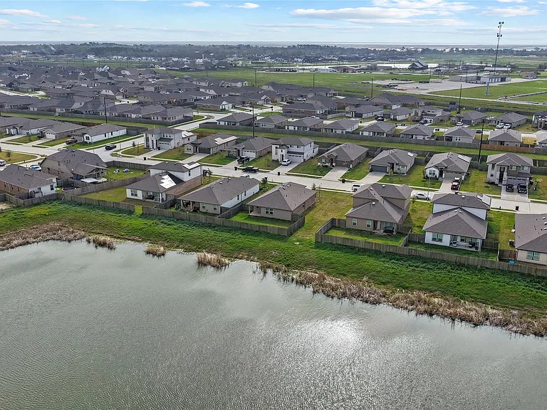 14531 Sweetwater Dr — Photo 28