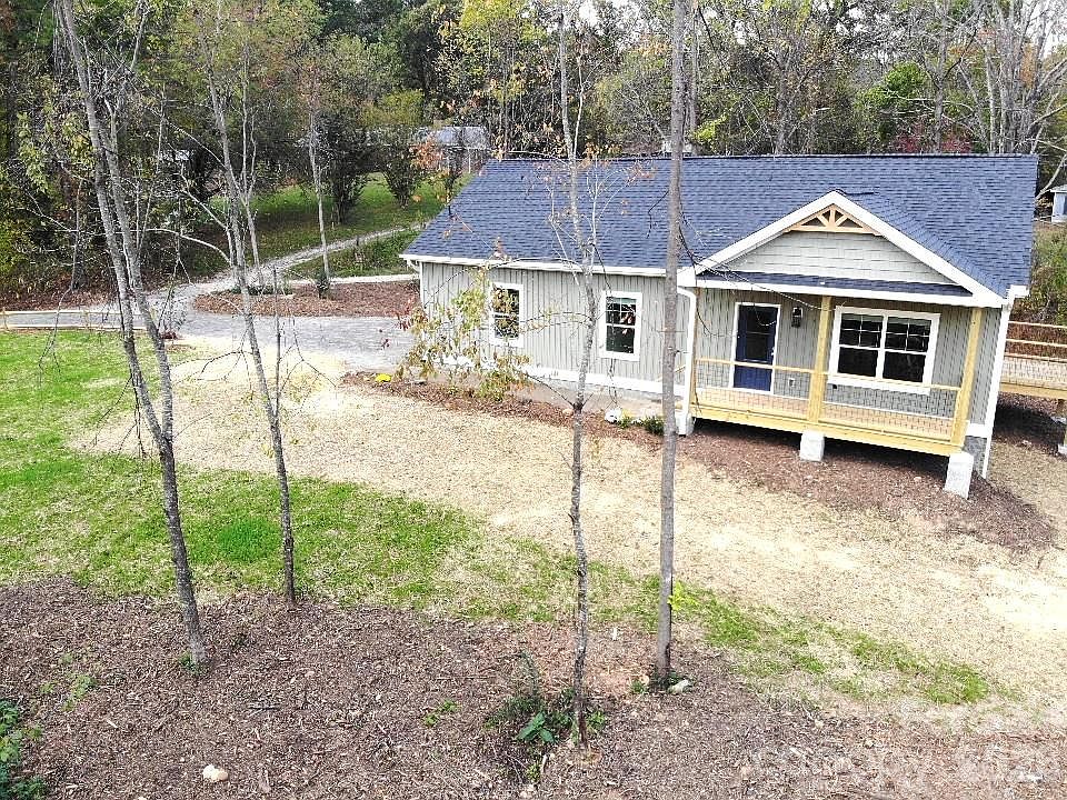 1st image of 5 Adell Dr