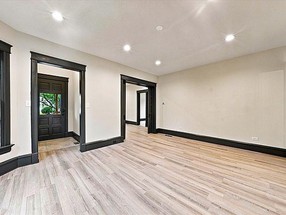 4th image of 417 Buell Ave