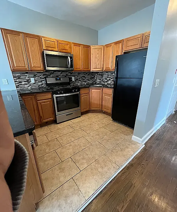 93 Grant Ave #3C