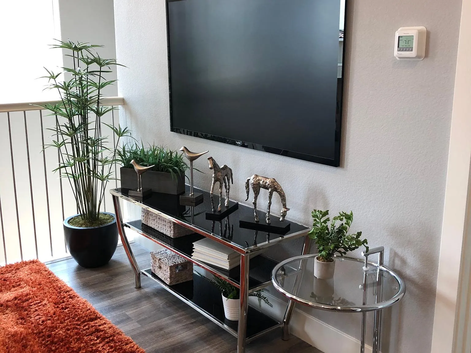 1 bed, 560 sqft, $2,100 — Photo 2