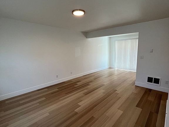 5th image of 3405 SE Harvey St #13