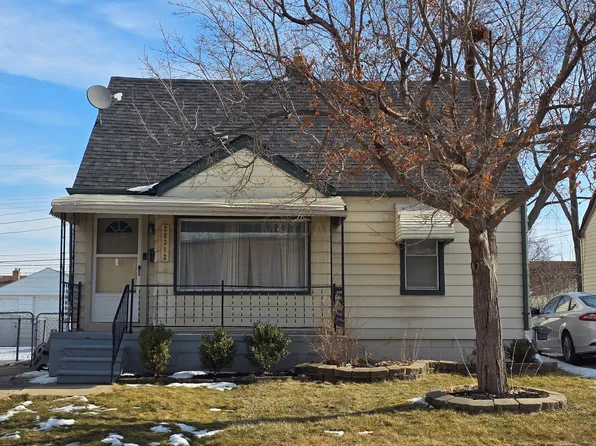 25312 Winton St, Saint Clair Shores, MI 48081