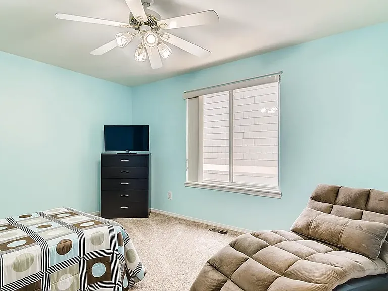 Upstairs bedroom 1
