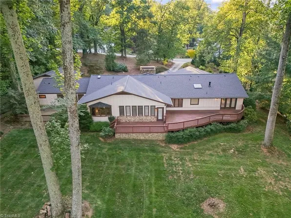 3301 Forsyth Dr, Greensboro, NC 27407