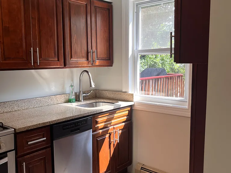 386 Lawton Ave — Photo 6